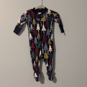 Hanna Andersson Colorful Tree Print Sleep & Play